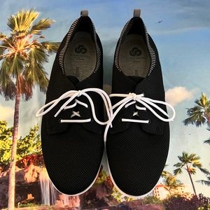 B&W Ayla Reece sneaker from Cloudsteppers by Clarks Women’s Size 10